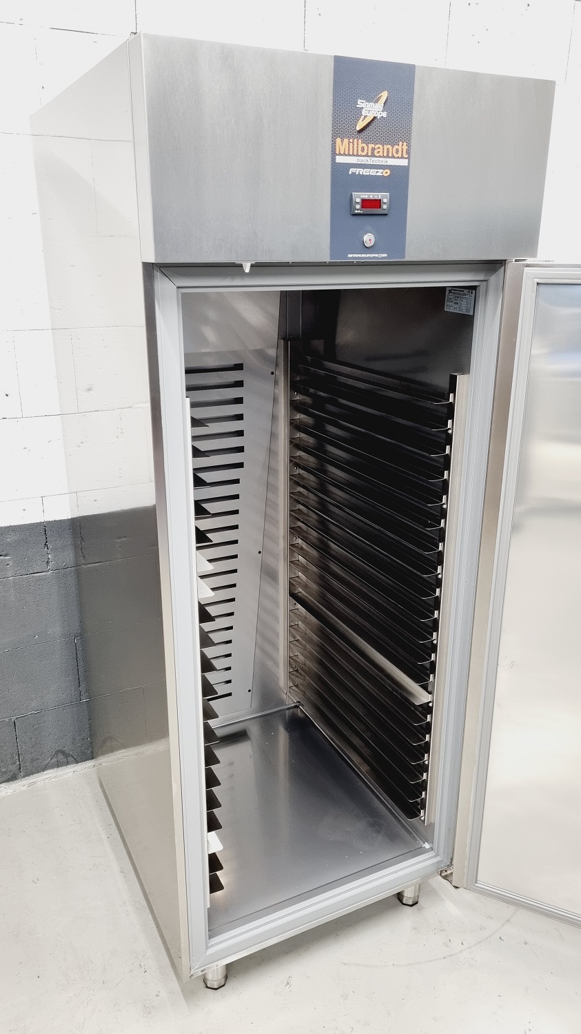 Backwarentiefkühlschrank 680F  NEU