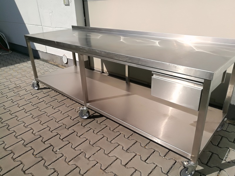 Arbeitstisch AT 2500 mit Edelstahlplatte