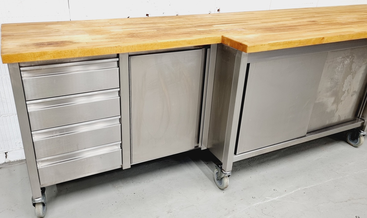 Arbeitstisch AT 3500 mit Buchenholzplatte fahrbar