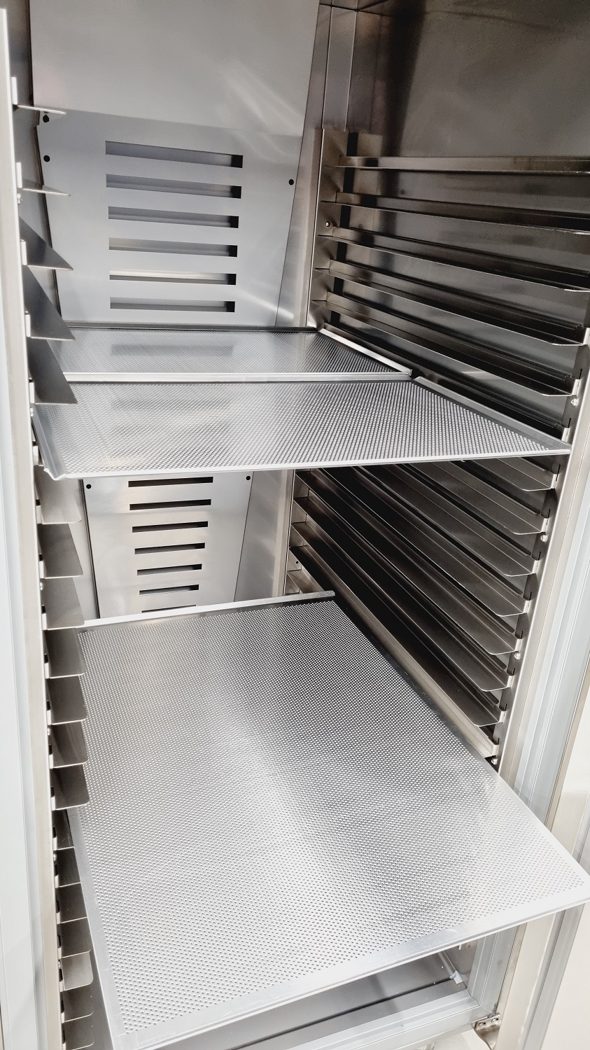 Backwarentiefkühlschrank 680F  NEU