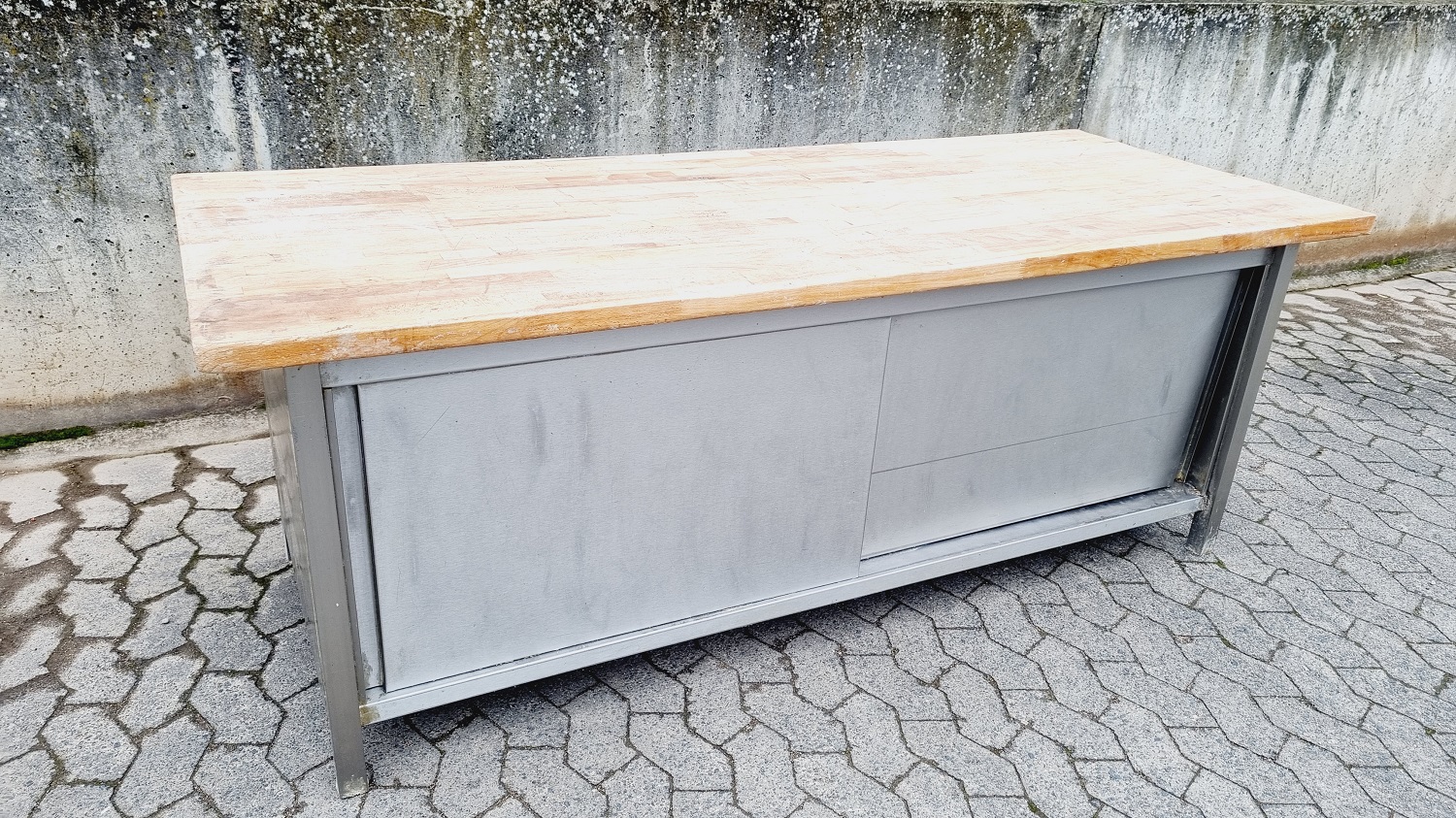 Arbeitstisch AT 2000 mit Buchenholzplatte und Schiebetür