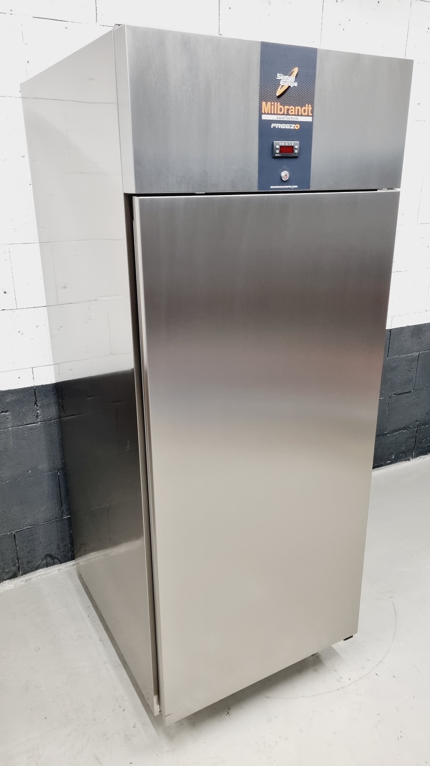 Backwarentiefkühlschrank 680F  NEU