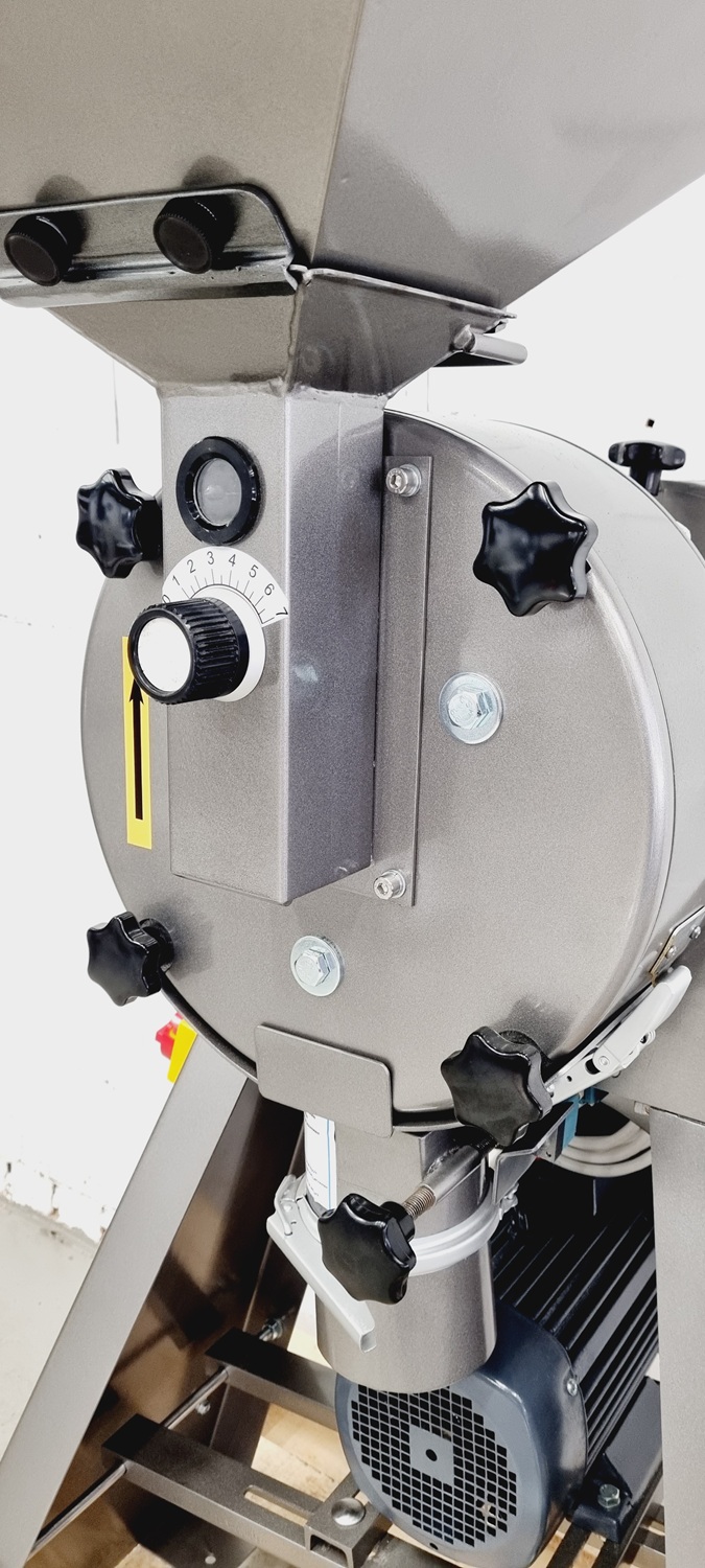 Getreidemühle Schnitzer SMB 300