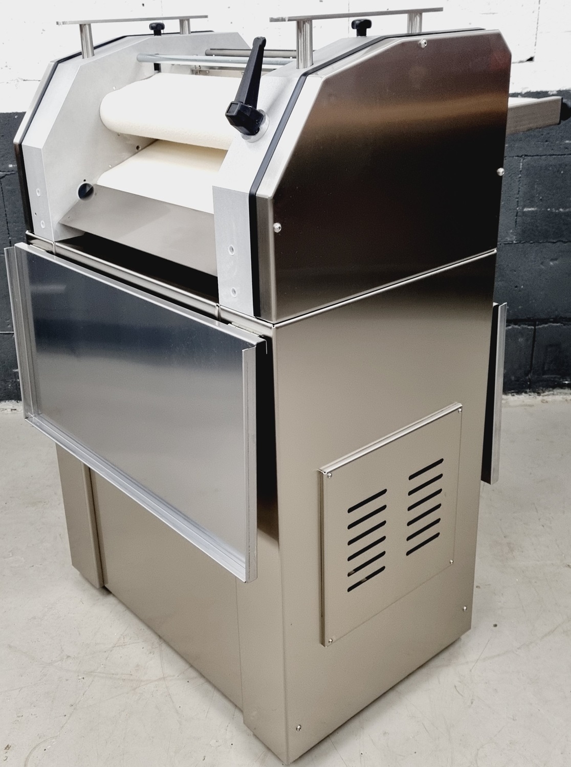 Hörnchenwickelmaschine HWM 50 R NEU Hörnchenwickelmaschine HWM 50 R NEU
