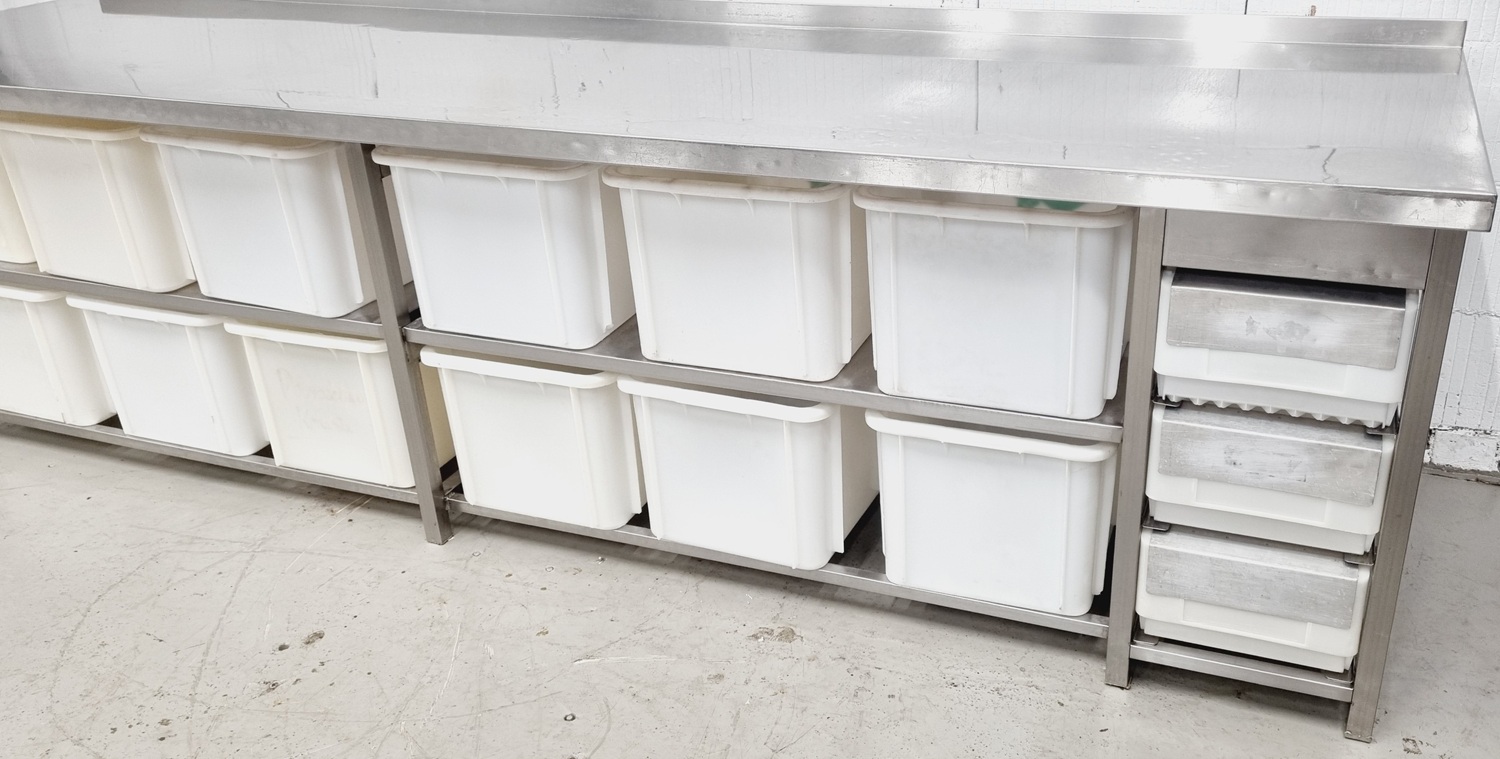 Arbeitstisch AT 3000 mit Edelstahlplatte & Behälter