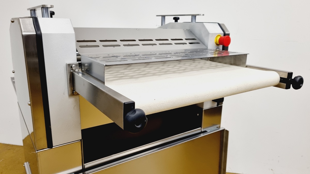 Hörnchenwickelmaschine HWM 50 R NEU Hörnchenwickelmaschine HWM 50 R NEU