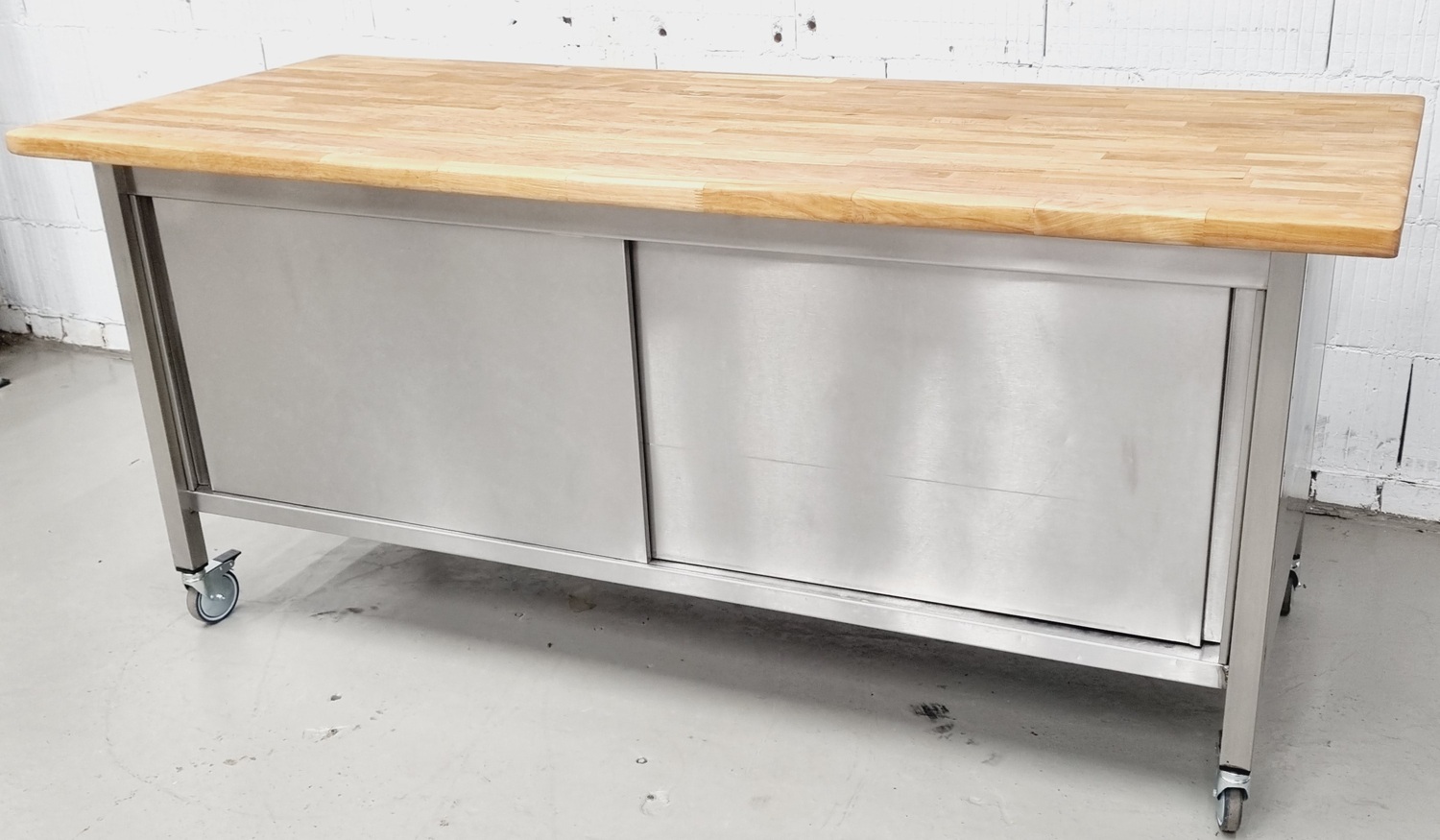 Arbeitstisch AT 2000 mit Buchenholzplatte und Schiebetür