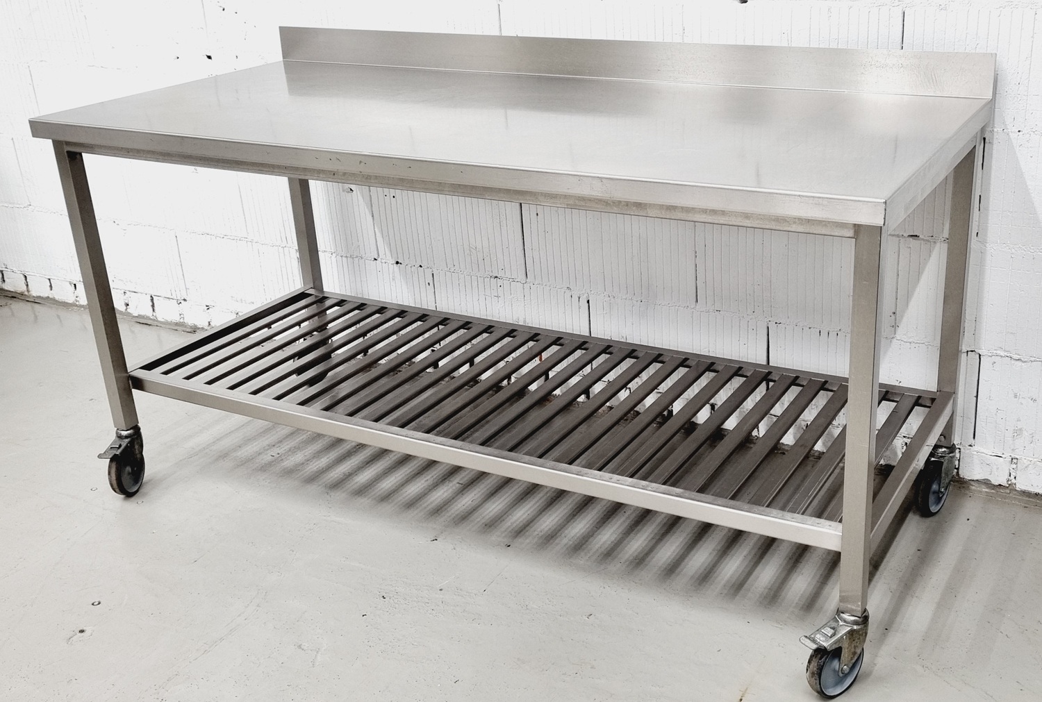 Arbeitstisch AT 1880 mit Edelstahlplatte fahrbar