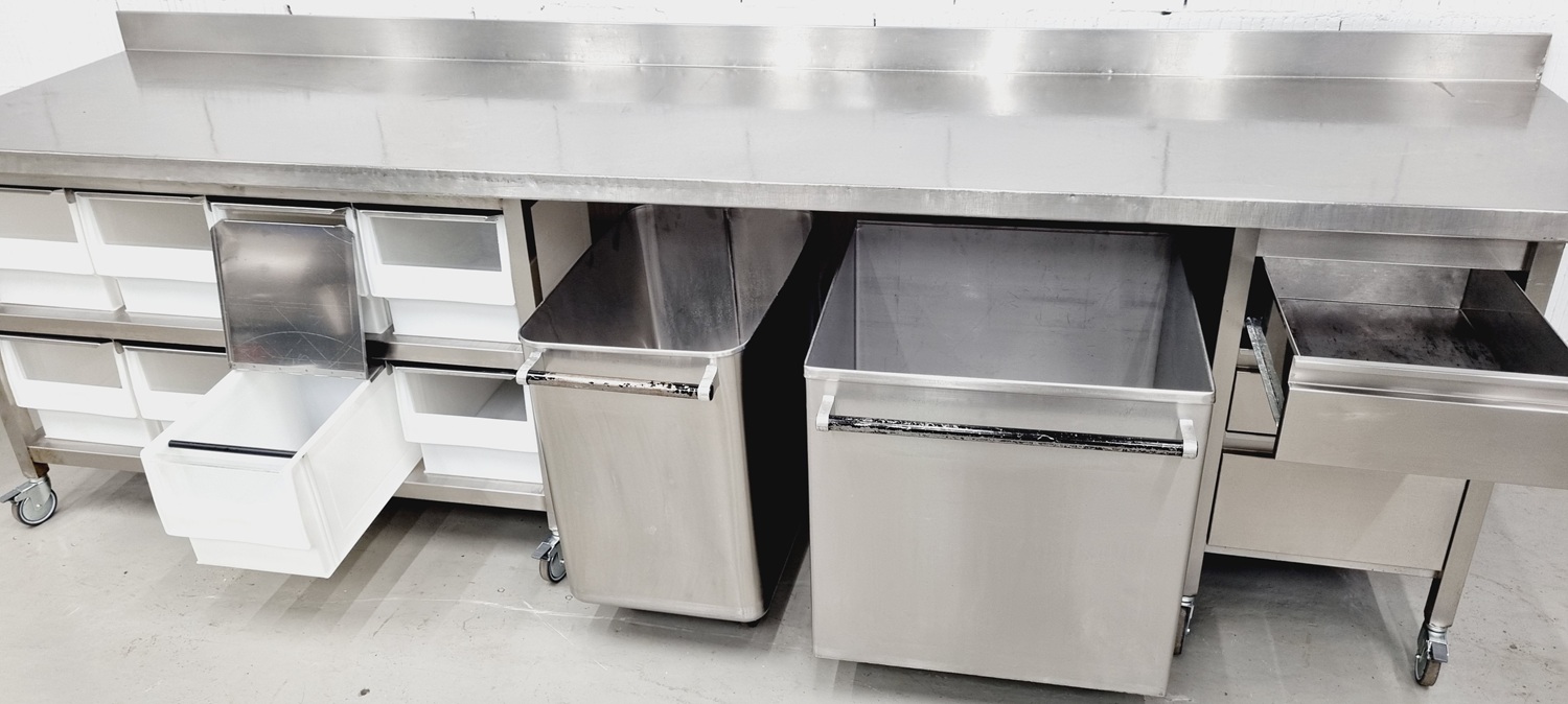 Arbeitstisch AT 3400 mit Edelstalplatte farbar